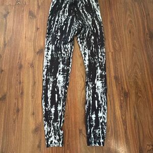 VYAYAMA black and white print athletic pants leggings XS ￼